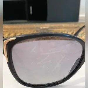 Prada | Accessories | Prada Sunglasses Oversized Black  display picture 3
